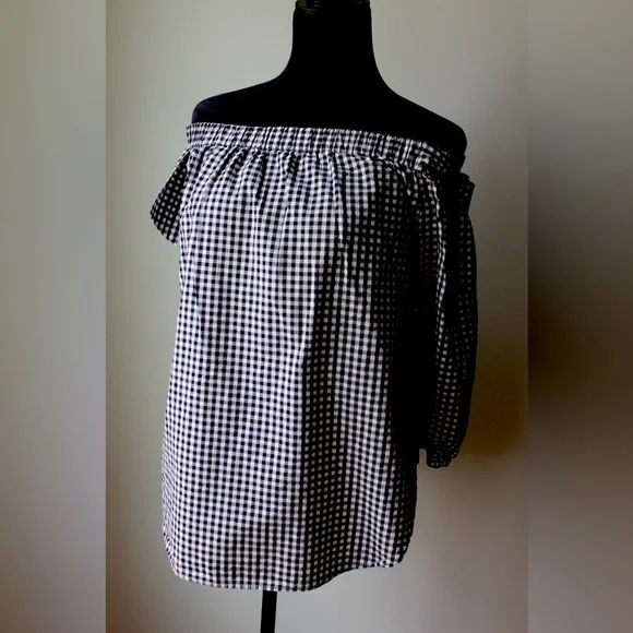 GAP Black and White Checkered Top - Picture 2 of 11